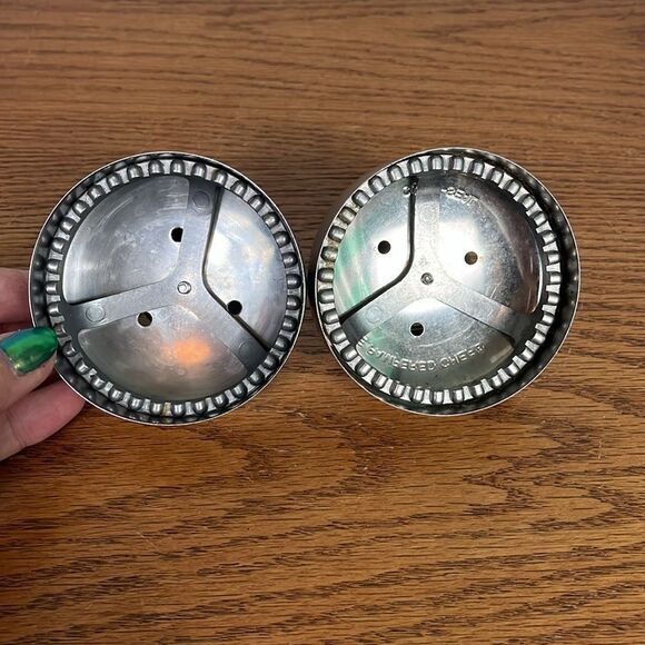 Pampered Chef Cut-N-Seal set of 2 - Picture 2 of 3